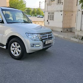 Mitsubishi Pajero 2017