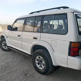 Mitsubishi Montero 1995