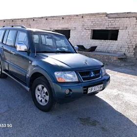 Mitsubishi Pajero 2002