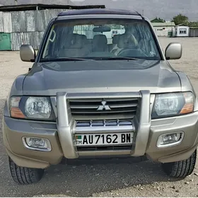 Mitsubishi Pajero 2003