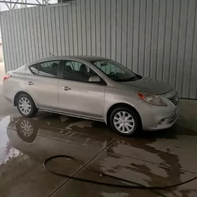 Nissan Versa 2012