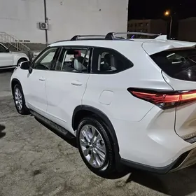 Toyota Highlander 2021