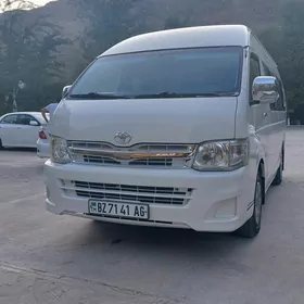 Toyota Hiace 2013