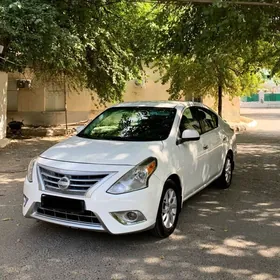 Nissan Versa 2015