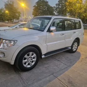 Mitsubishi Pajero 2013