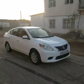 Nissan Versa 2013