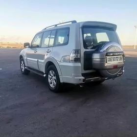 Mitsubishi Pajero 2010