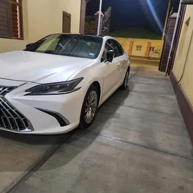 Lexus ES 350 2022