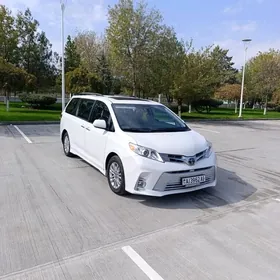 Toyota Sienna 2019