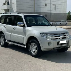 Mitsubishi Pajero 2008