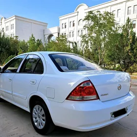 Nissan Sunny 2010