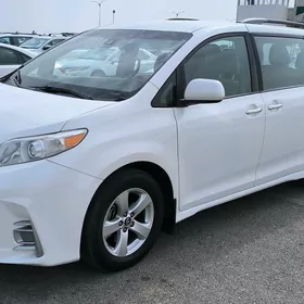 Toyota Sienna 2019