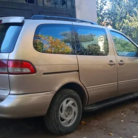 Toyota Sienna 2003