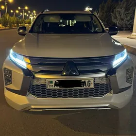 Mitsubishi Pajero 2020