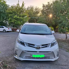 Toyota Sienna 2018