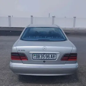 Mercedes-Benz E320 2001