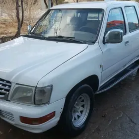 Toyota Hilux 2004