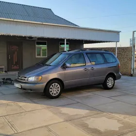 Toyota Sienna 1999