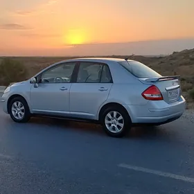 Nissan Tiida 2011