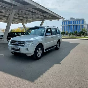 Mitsubishi Pajero 2008