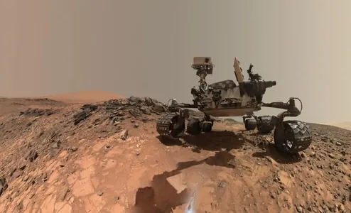 Marsda 12 ýyl bäri işläp gelýän Curiosity roweriniň tekerlerine uly zyýan ýetdi, emma ol şonda-da işlemegini dowam edýär