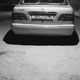 Mercedes-Benz E320 2001