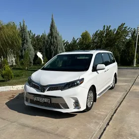 Toyota Sienna 2019