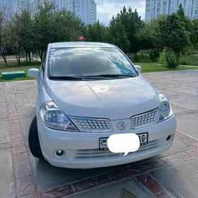 Nissan Tiida 2008