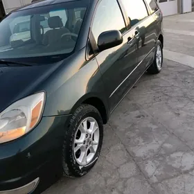 Toyota Sienna 2004