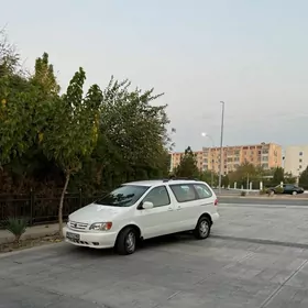 Toyota Sienna 2001