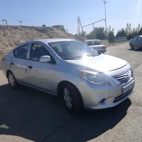 Nissan Versa 2013