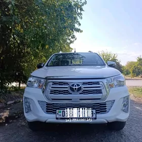 Toyota Hilux 2021