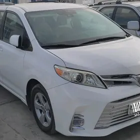 Toyota Sienna 2018