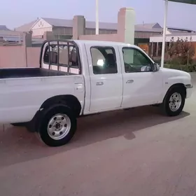 Mazda B2500 2005