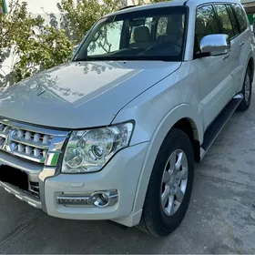 Mitsubishi Pajero 2015