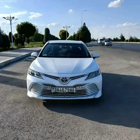 Toyota Camry 2019