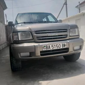 Isuzu Trooper 2000