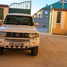 Mitsubishi Pajero 1999