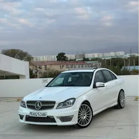 Mercedes-Benz 300-Class 2011