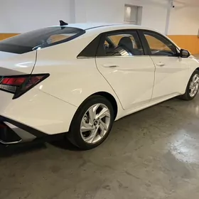 Hyundai Elantra 2024