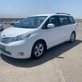 Toyota Sienna 2016