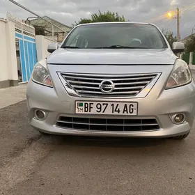 Nissan Versa 2012