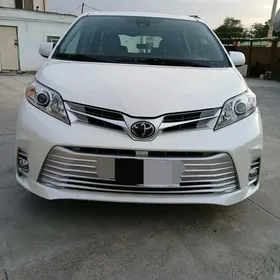 Toyota Sienna 2018