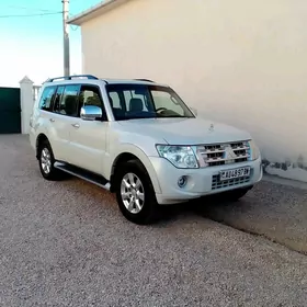 Mitsubishi Pajero 2013