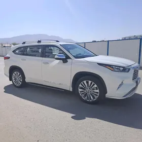 Toyota Highlander 2021