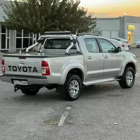 Toyota Hilux 2014