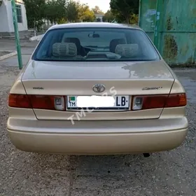 Toyota Camry 2000