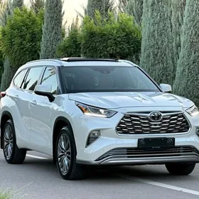 Toyota Highlander 2021