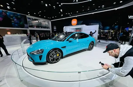 Xiaomi oktýabrda SU7 awtomobiliniň önümçiligini iki esse artdyrmagy meýilleşdirýär