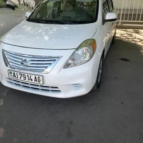 Nissan Versa 2011